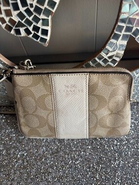 ⭐️Coach Signature Canvas Small Wristlet in Tan/Cream